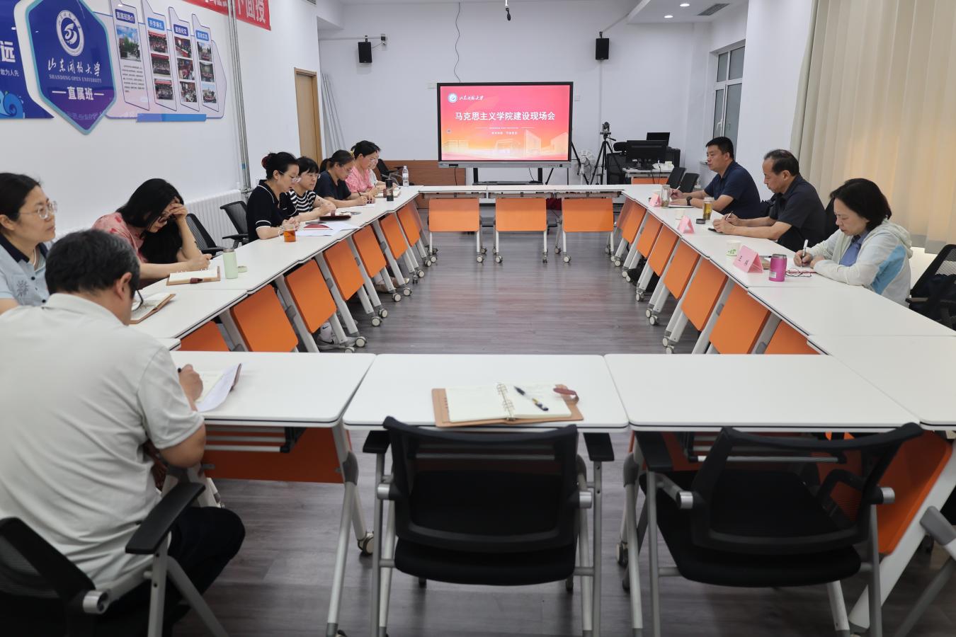 学校召开马克思主义学院建设现场办公会